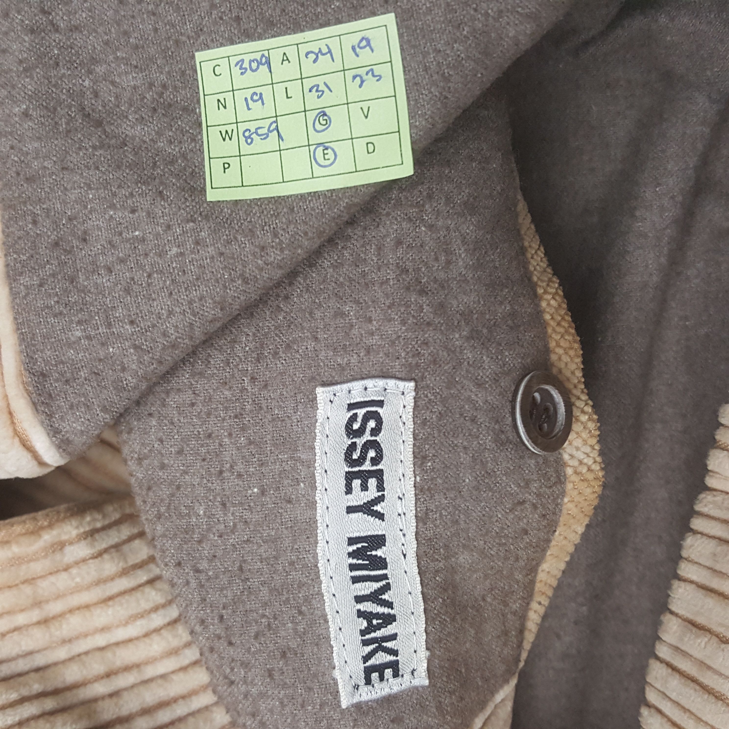 Issey Miyake Vintage Issey Miyake Japanese Corduroy Jacket C309N19 Size US L / EU 52-54 / 3 - 7 Thumbnail