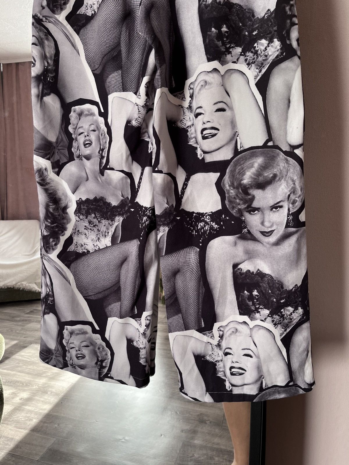 Other Marilyn Monroe All Over Print Photo Pants SHEIN Size S Size 30" / US 8 / IT 44 - 8 Thumbnail