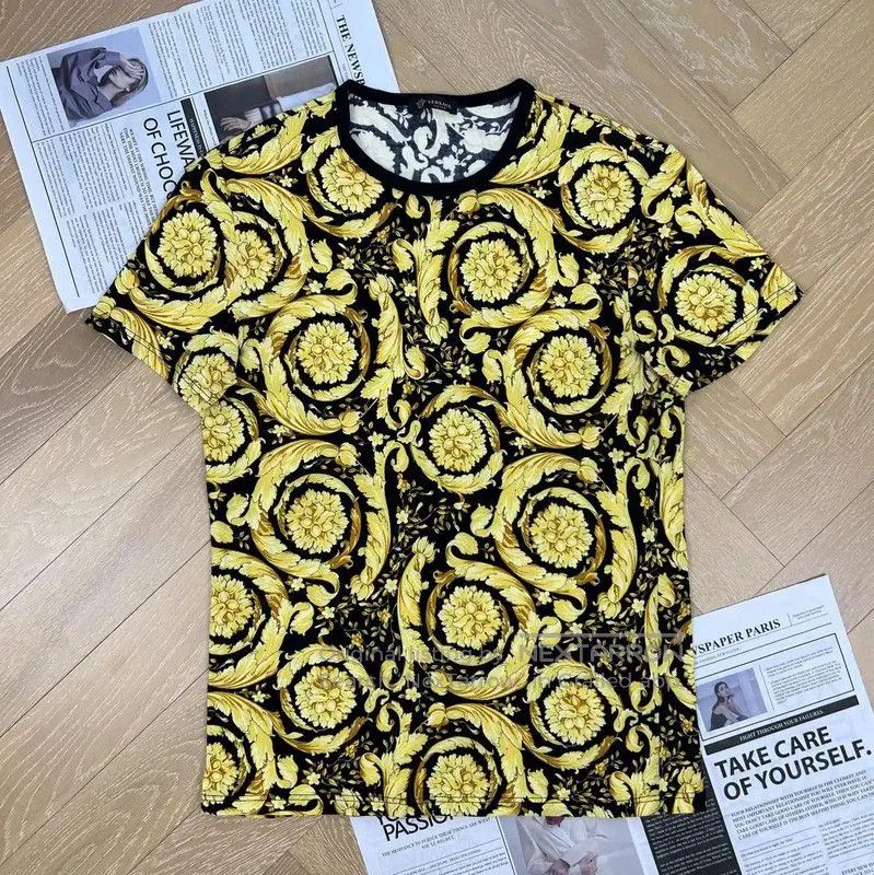 Versace Versace Gold Print Cotton Short Sleeve T-Shirt . Size US XL / EU 56 / 4 - 1 Thumbnail