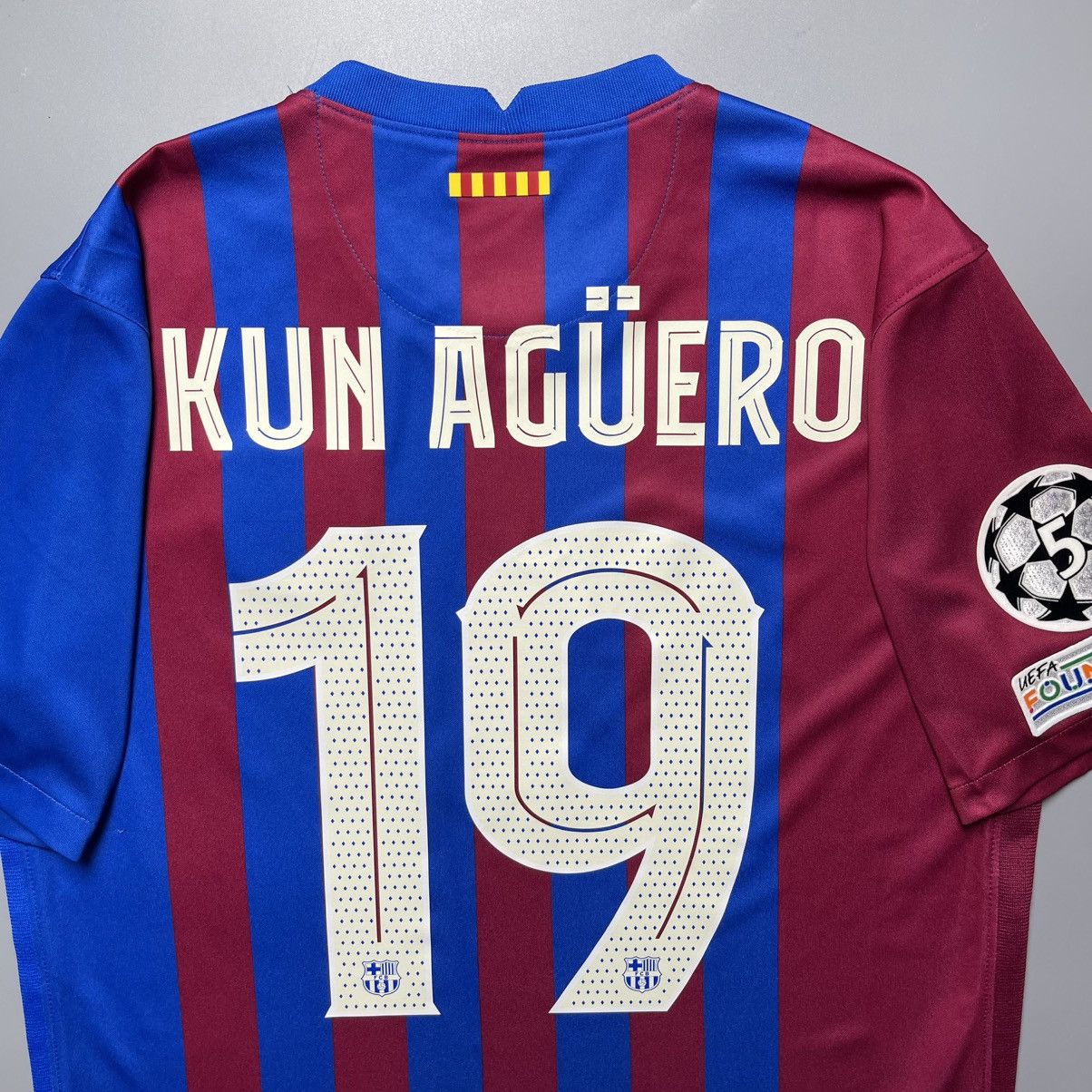 Nike BARCELONA NIKE 2021/2022 FOOTBALL HOME JERSEY #19 AGUERO Size US M / EU 48-50 / 2 - 9 Thumbnail