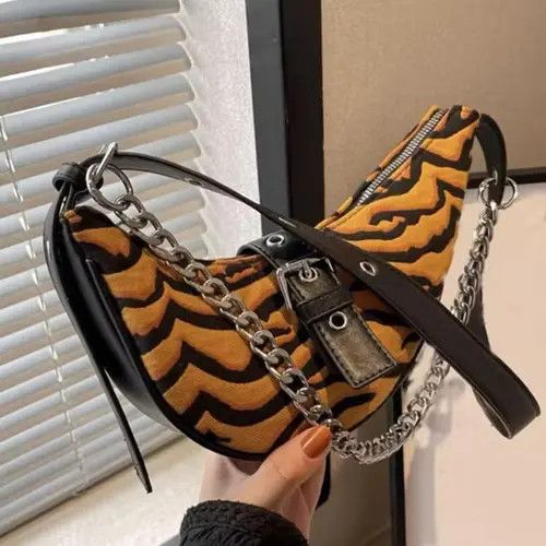 Japanese Brand Tiger Pattern Chain + Buckle Purse Size ONE SIZE - 3 Thumbnail