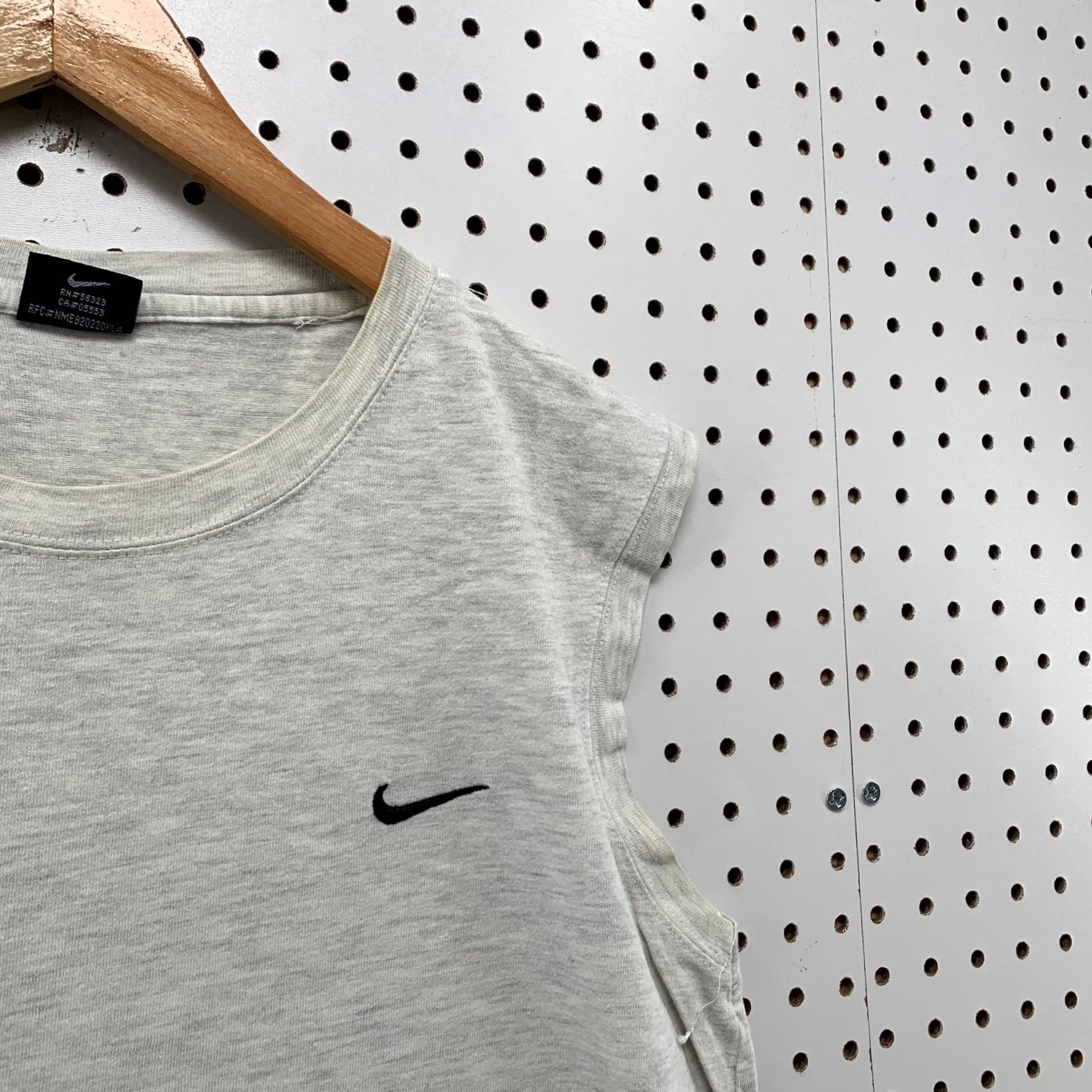Nike VINTAGE Nike Shirt Gray Black Embroidered Swoosh Womens Large Size L / US 10 / IT 46 - 7 Thumbnail