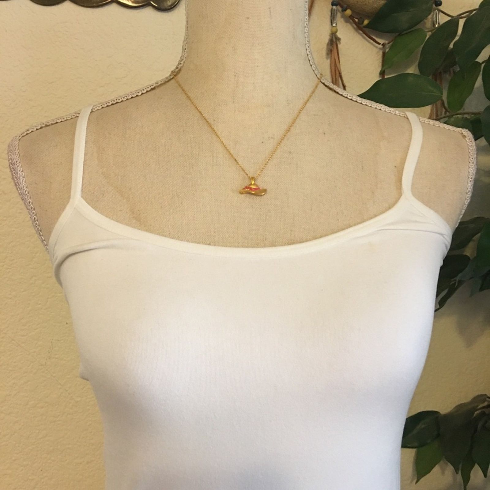 Vintage Vintage 80s pink enamel hat pendant on chain Size ONE SIZE - 3 Thumbnail