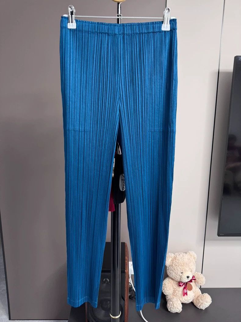 Issey Miyake Issey Miyake size:3 Blue pleated trousers Size 22" - 1 Thumbnail