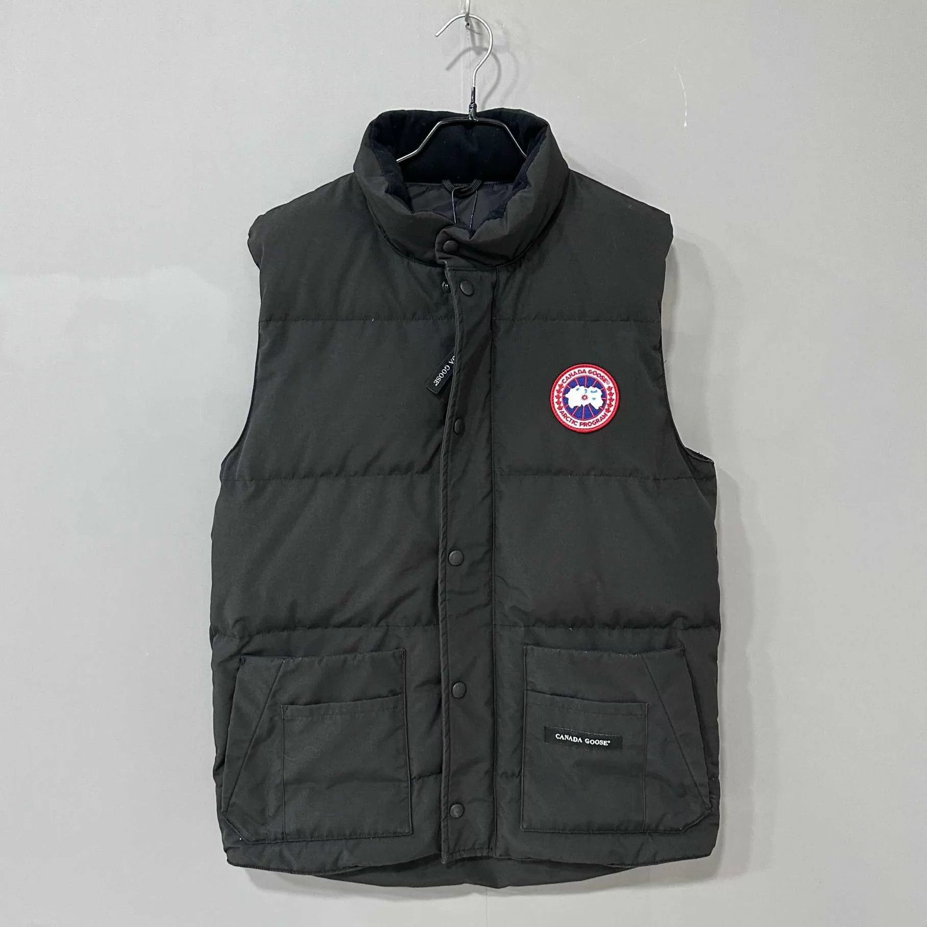 Canada Goose Canada Goose Black Logo Down Vest S Size US S / EU 44-46 / 1 - 1 Thumbnail