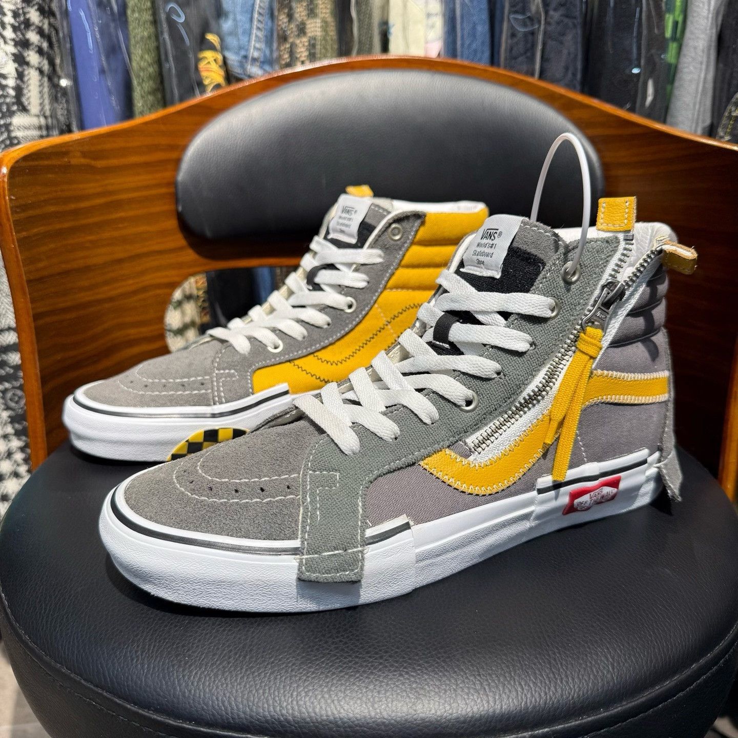 Vans Vans Gray Lowtop Sneakers 42 Men Size US 9 / EU 42 - 1 Thumbnail