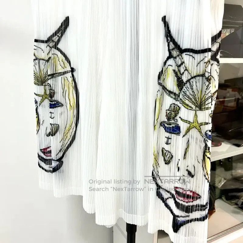 Burberry Burberry Summer White Printed Men's Shorts. Size US 26 / EU 42 - 2 Thumbnail