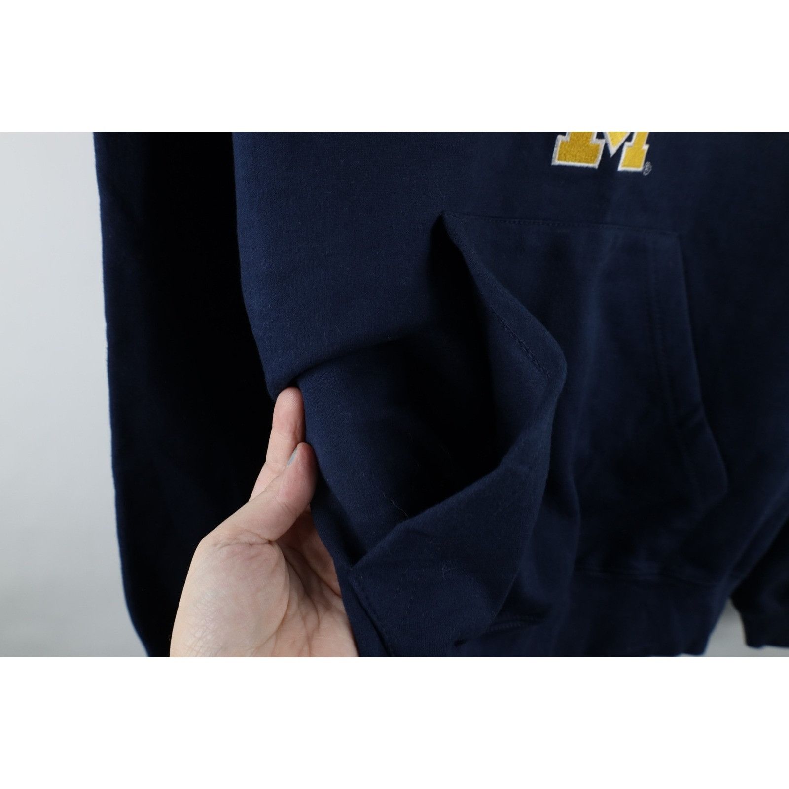 Vintage Vintage Distressed Block Letter University Michigan Hoodie Size US L / EU 52-54 / 3 - 5 Thumbnail