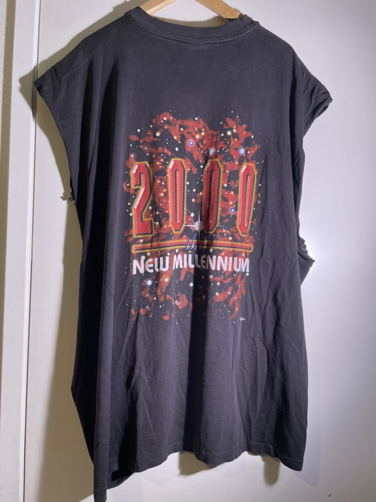 Vintage 90’s 2000’s Y2K VTG Vintage 2000 New Millennium Retro Tee Size US XXL / EU 58 / 5 - 1 Thumbnail