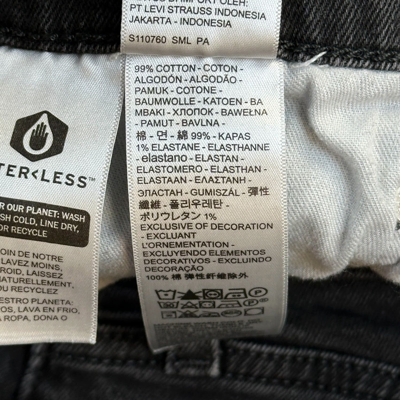 Levi's VINTAGE Levi's 541 Jeans Mens 31x32 Black Denim Athletic Taper Stretch Casual US 90s Mens Jeans Size US 31 - 7 Thumbnail