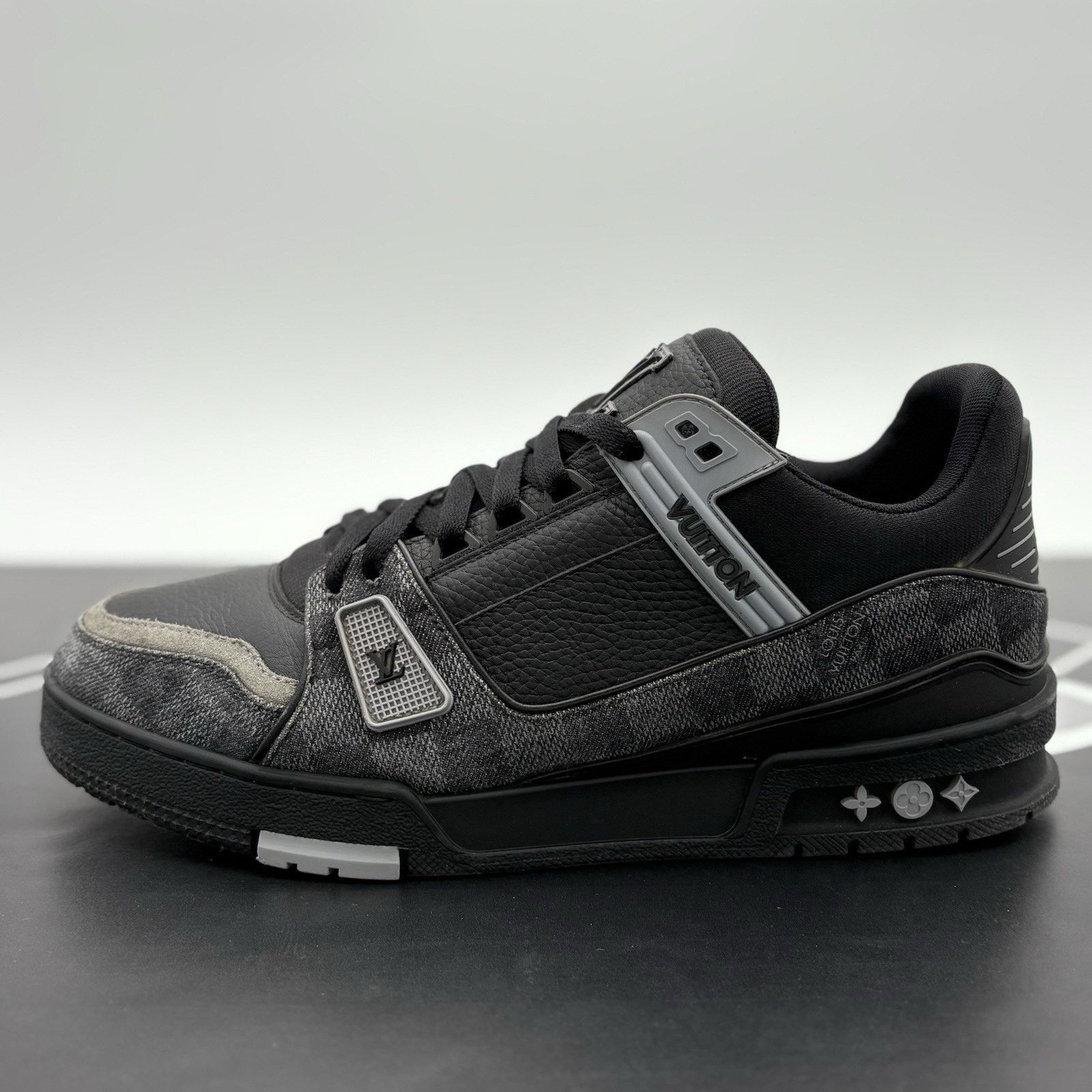 Louis Vuitton (9-9.5) Louis Vuitton Trainer ' Damier Denim ' | GOOD COND! Size US 9.5 / EU 42-43 - 8 Thumbnail