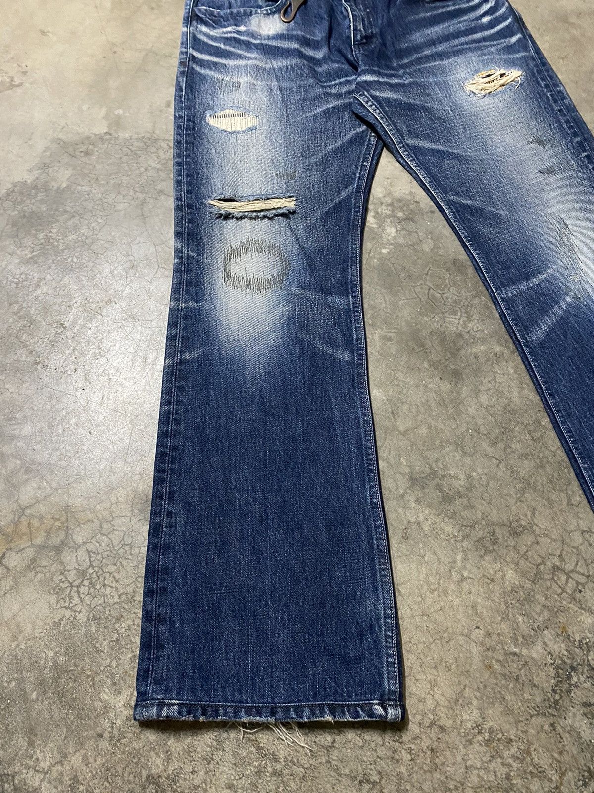 Le Grande Bleu (L.G.B.) × Roar × roarguns Flare Jeans Japanese Roargun Distressed Size US 32 / EU 48 - 10 Thumbnail