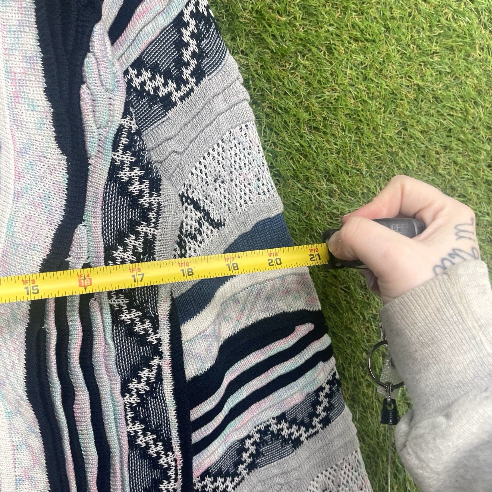 Coogi VINTAGE Tundra Coogi Sweater Mens M Abstract 3D Knit Geometric Cable-Knit Crew Neck Blue Cotton Pullover Sweater 90s Bohemian Retro Winter Fall Mens Size US M / EU 48-50 / 2 - 5 Thumbnail