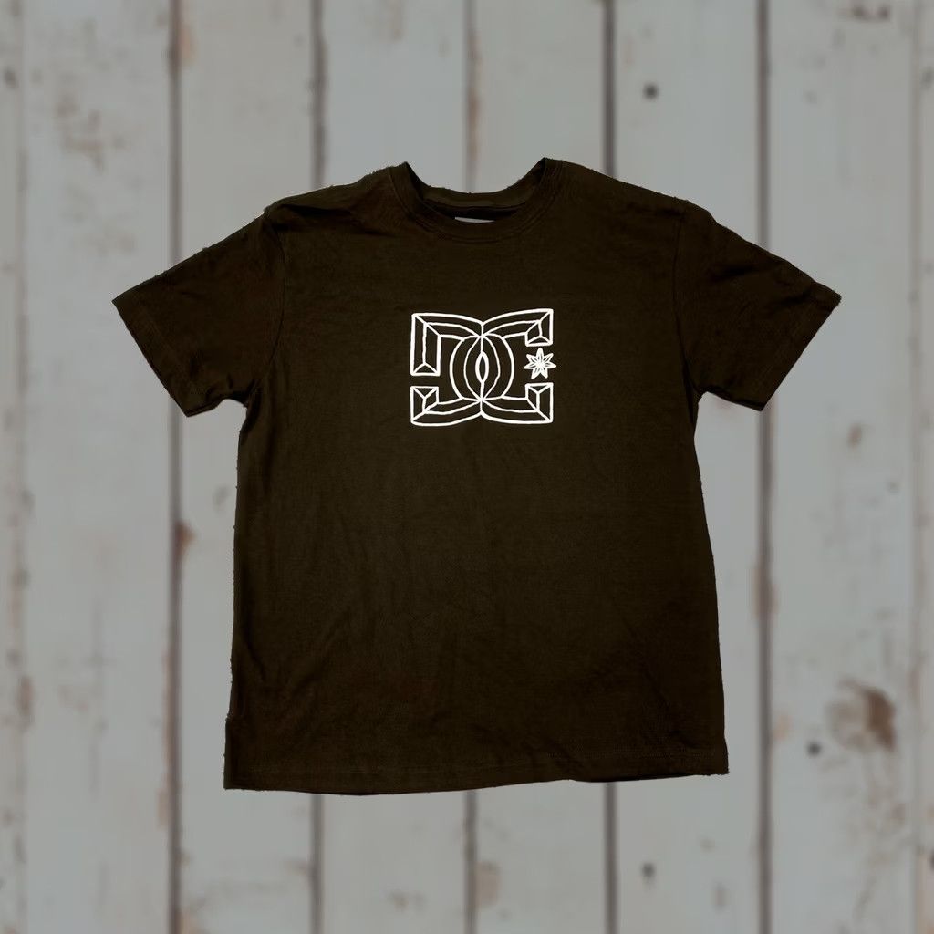 Vintage DC Shoes CO USA Shirt Mens Medium Brown Crewneck Tee Logo Skateboard Biking 90s USA Collection Regular Mens Shirt Size US M / EU 48-50 / 2 - 1 Thumbnail