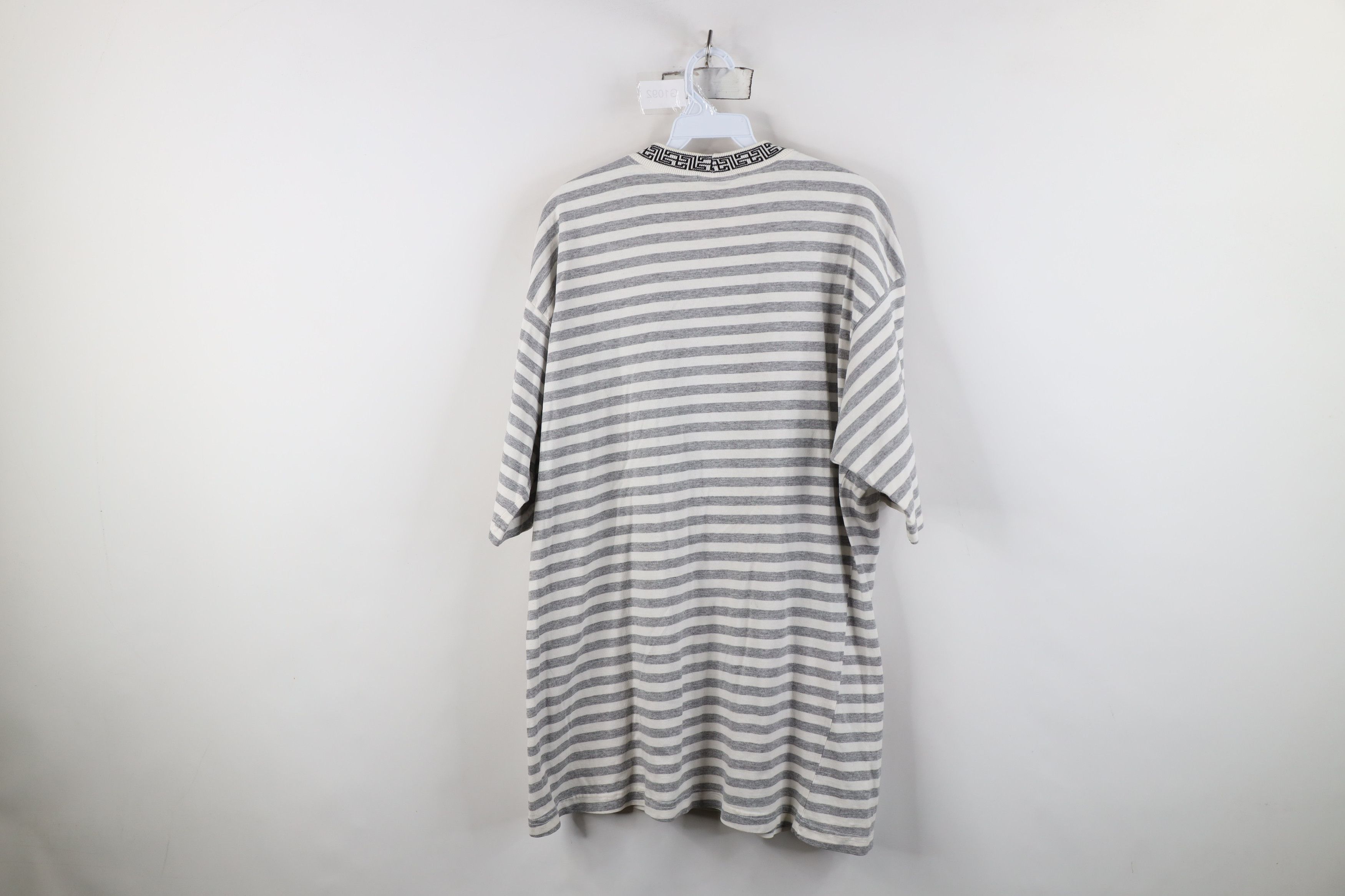 Vintage Vintage 90s Streetwear Fit Geometric Striped T-Shirt USA Size US M / EU 48-50 / 2 - 11 Thumbnail