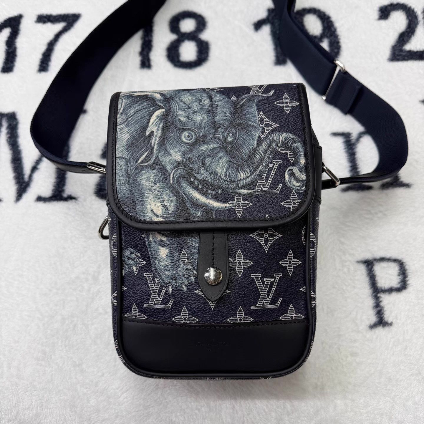Louis Vuitton Multi-Print Elephant Crossbody Bag Size ONE SIZE - 1 Thumbnail
