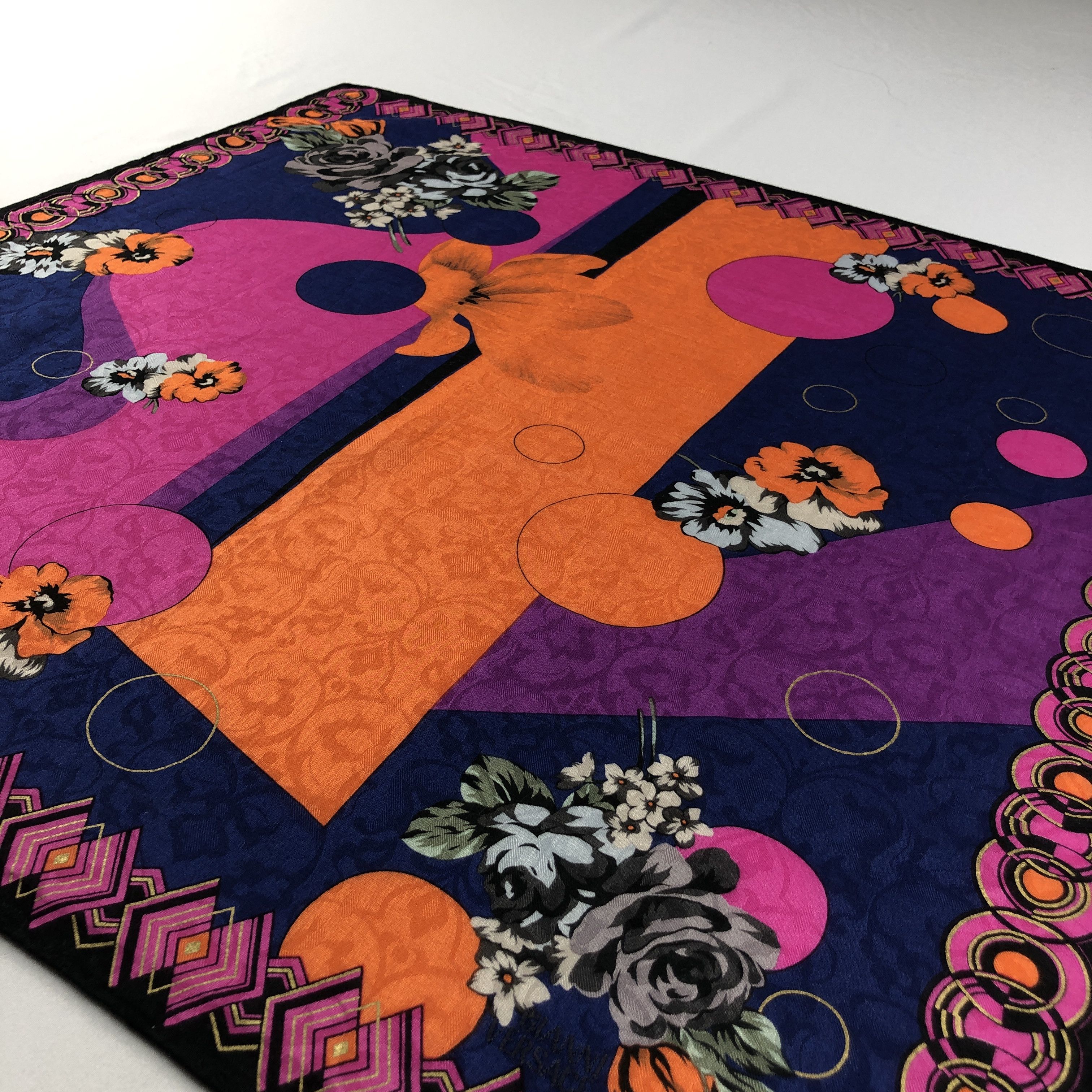 Versace Gianni Versace Handkerchief Neckerchief Bandana H2956 Size ONE SIZE - 2 Thumbnail