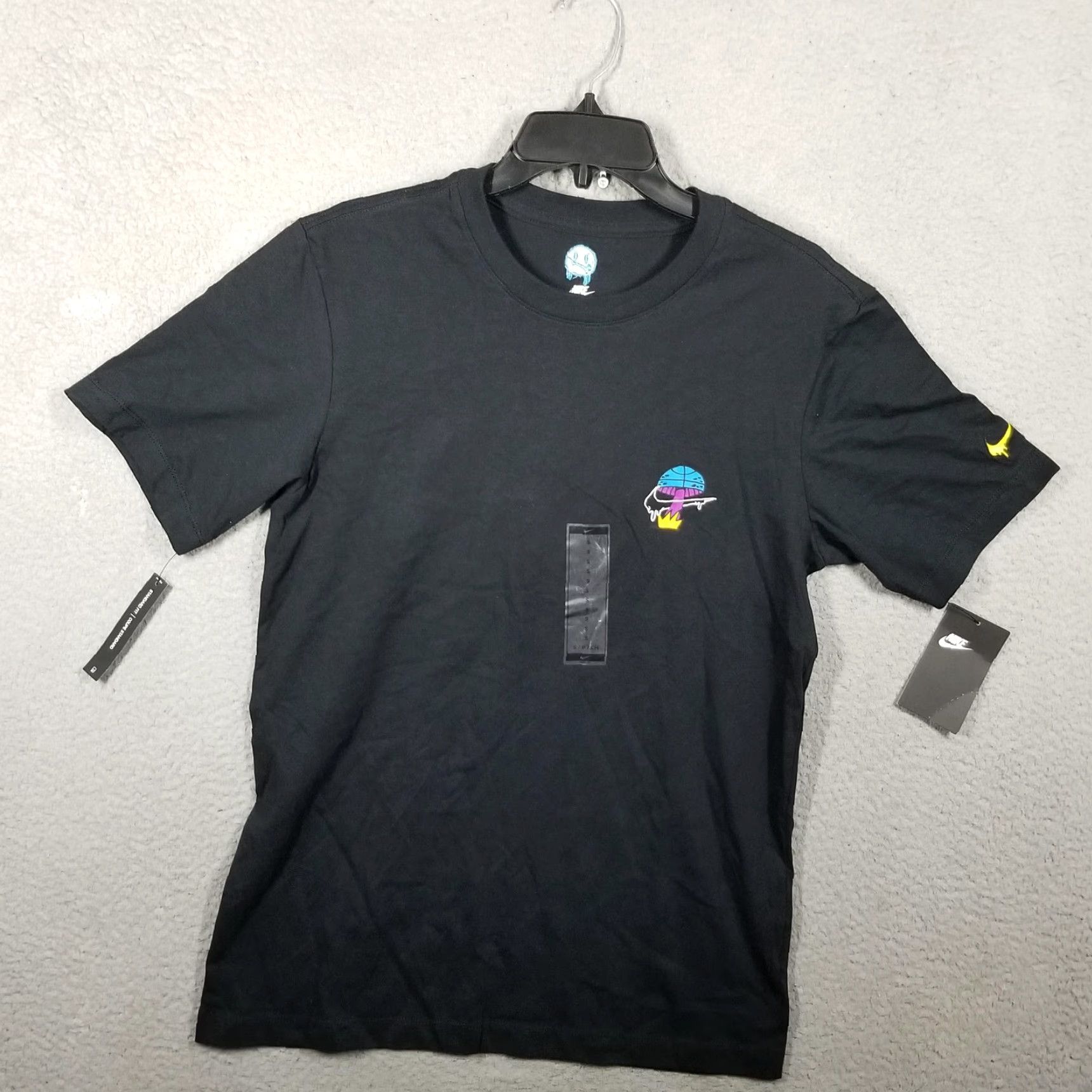Nike VINTAGE Nike Shirt Mens Small Black Peace Love Basketball Graphic Tee Size US S / EU 44-46 / 1 - 3 Thumbnail