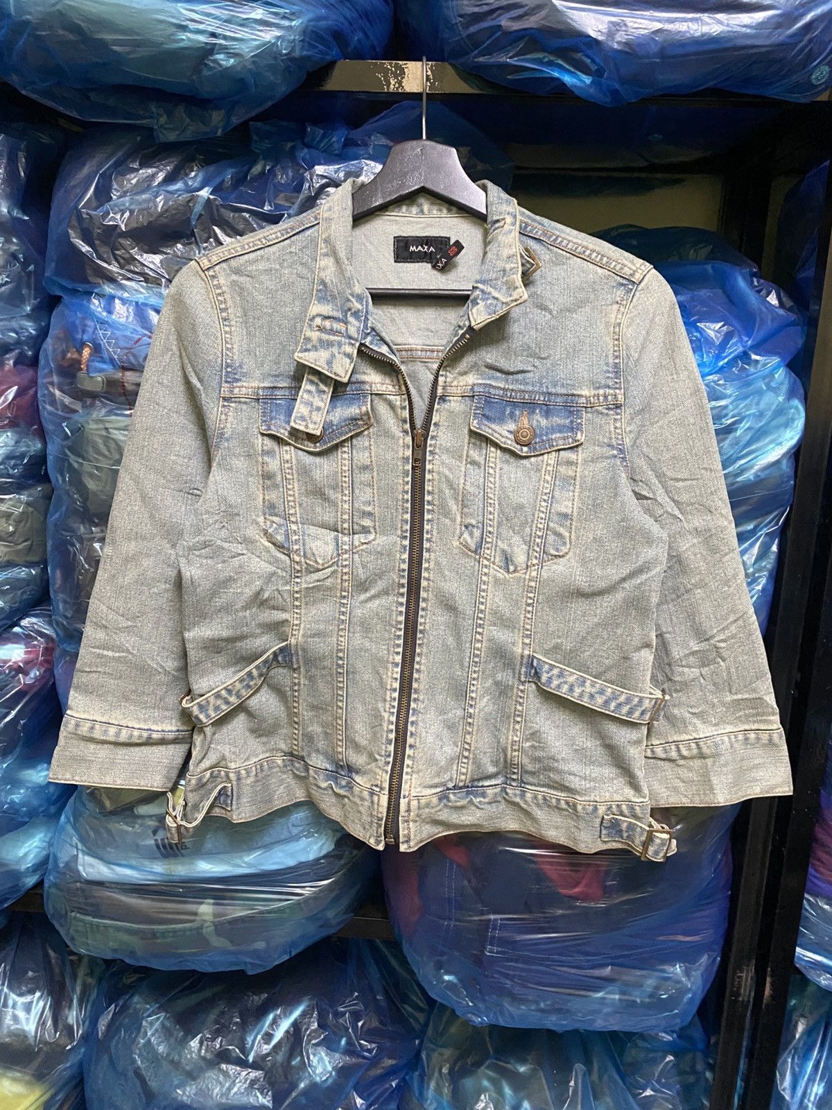 Vintage Vintage Y2K MAXA Light Wash Denim Jacket Adjustable Buckles Size M / US 6-8 / IT 42-44 - 3 Thumbnail