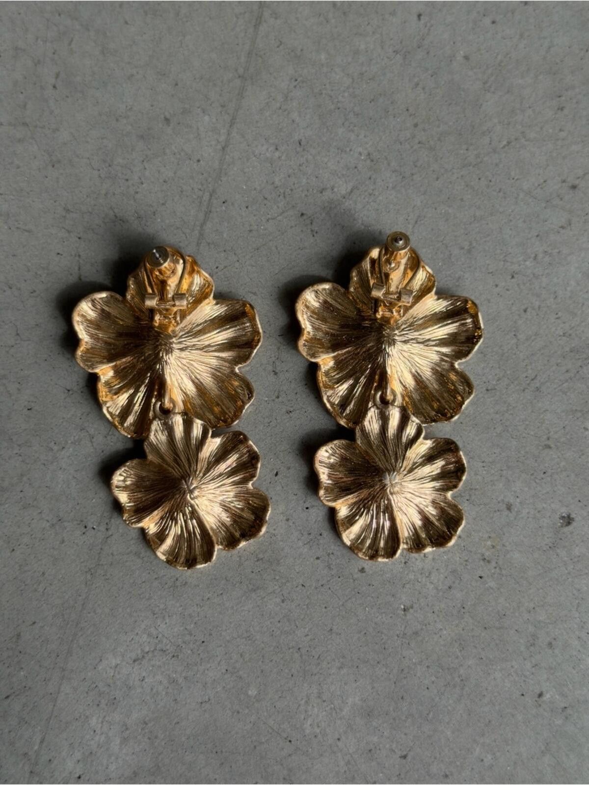 Mango Mango / Statement Floral Drop Earrings / Gold Size ONE SIZE - 4 Thumbnail