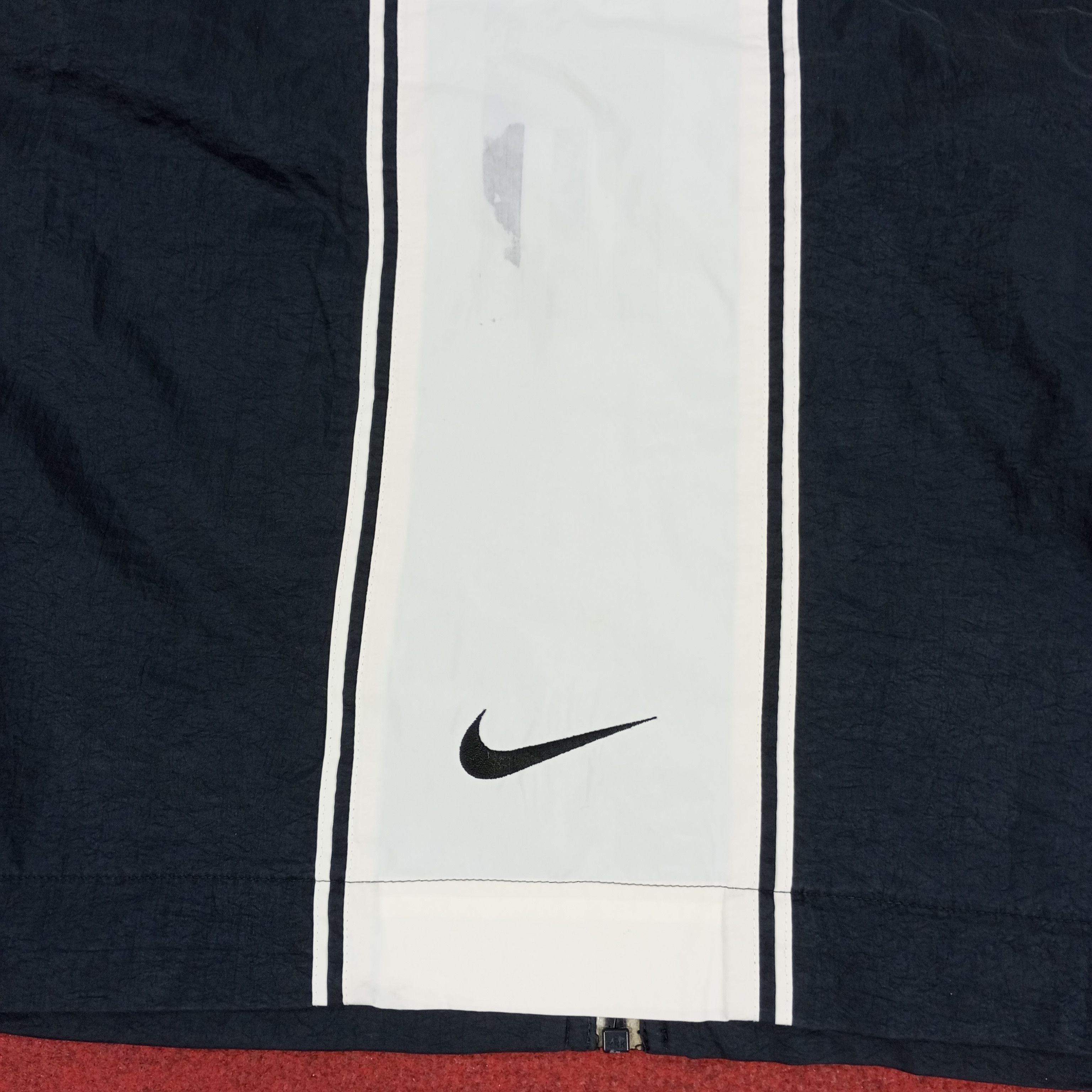 Nike × Vintage Nike Small Logo Design Sportswear Style Windbreaker Jacket Size US L / EU 52-54 / 3 - 4 Thumbnail