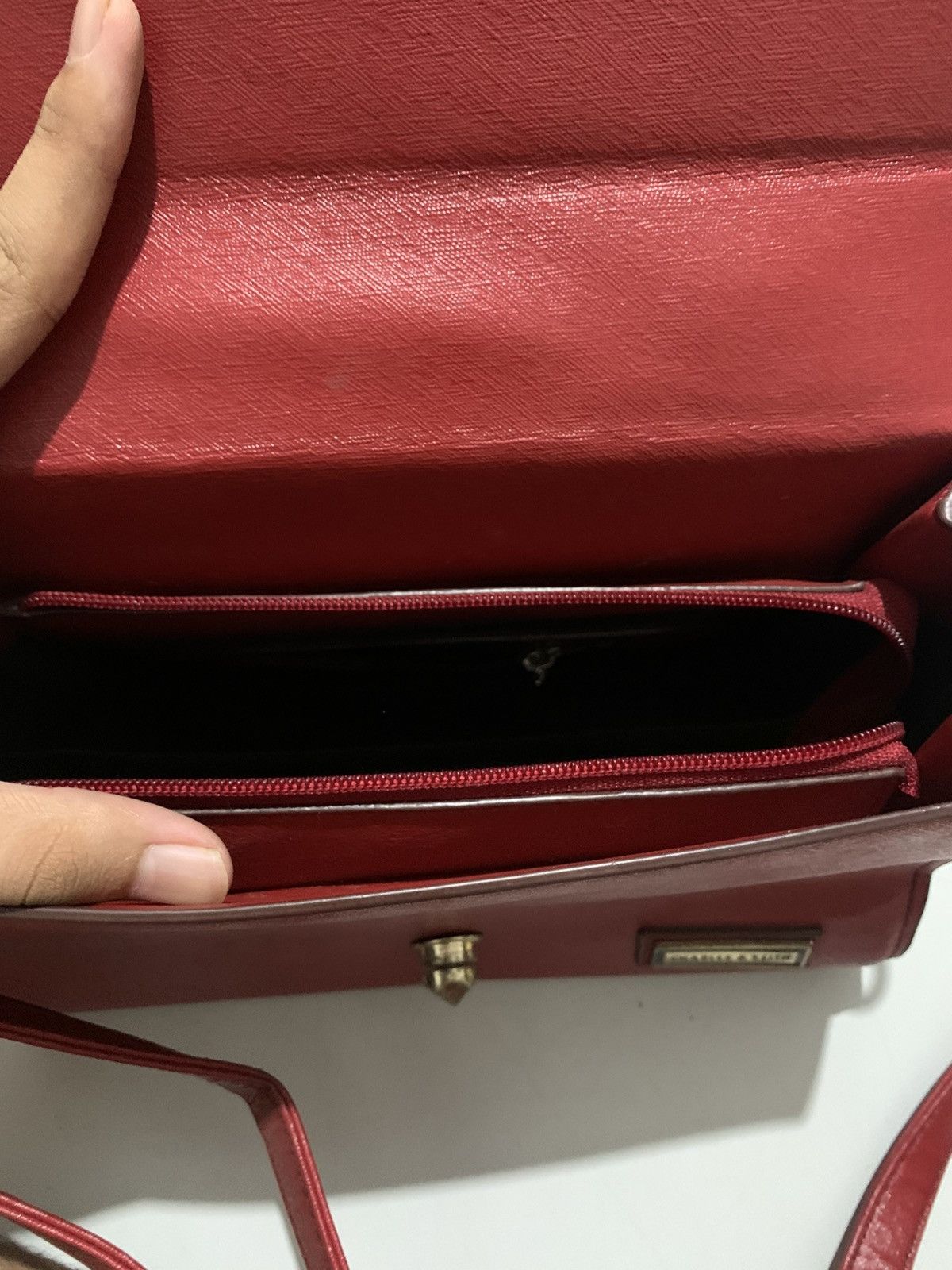 Charles Jourdan Sling Bag Leather Red Charles & Keith Y2K Authentic Size ONE SIZE - 7 Thumbnail