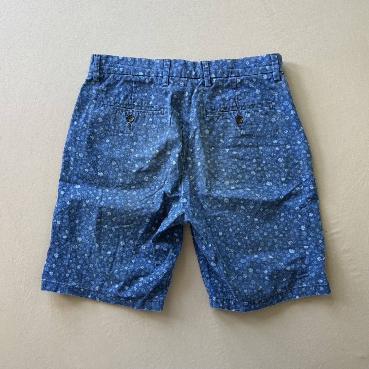 Old Navy Old Navy Floral Printed Slim Chino Shorts Size US 29 - 2 Thumbnail
