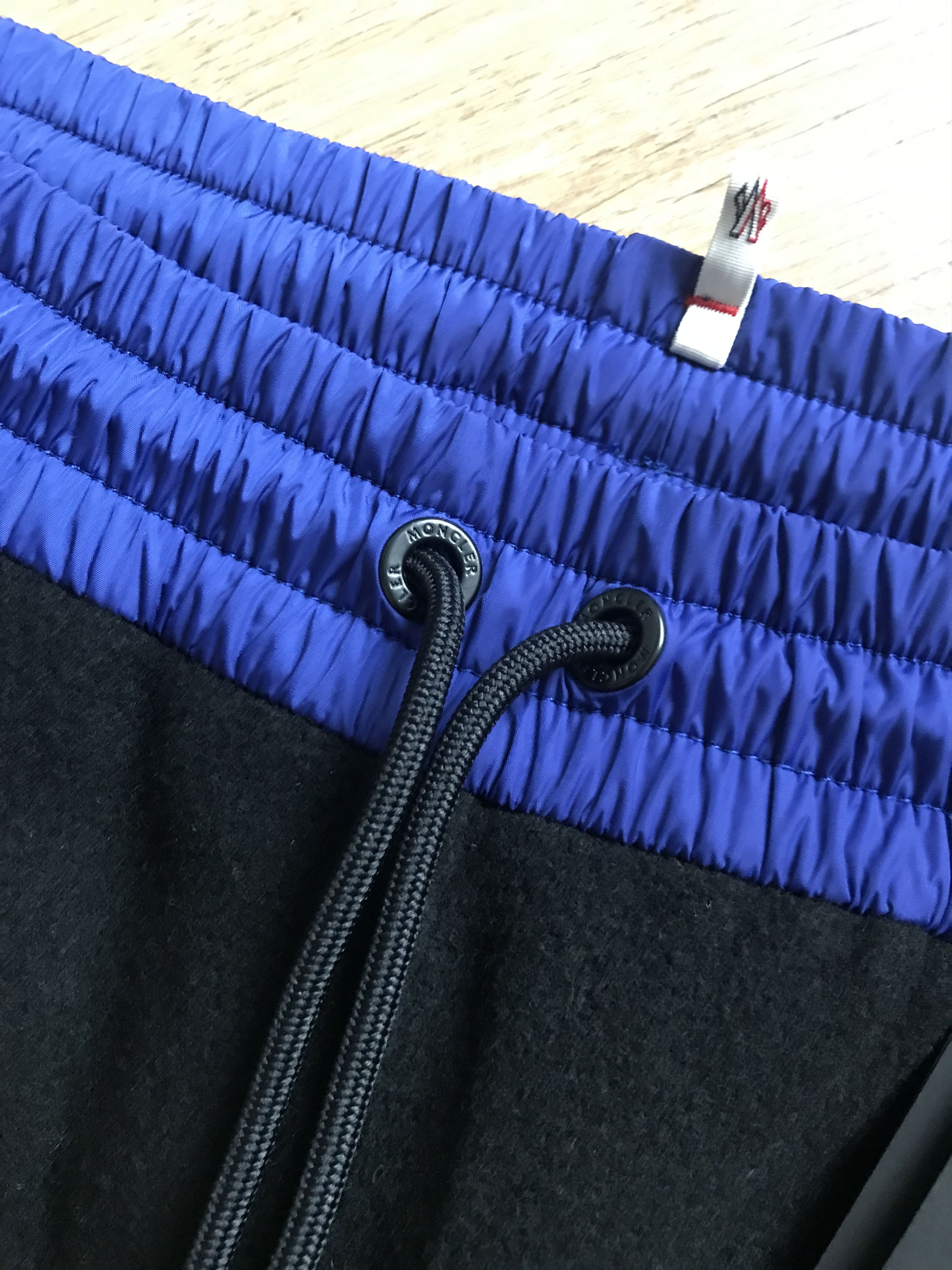 Moncler Grenoble Apres-Ski - size M Size US 33 - 2 Thumbnail