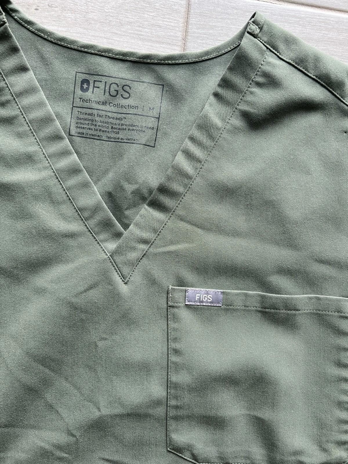 Designer FIGS Technical Collection sz M Scrub Top green Size ONE SIZE - 2 Thumbnail