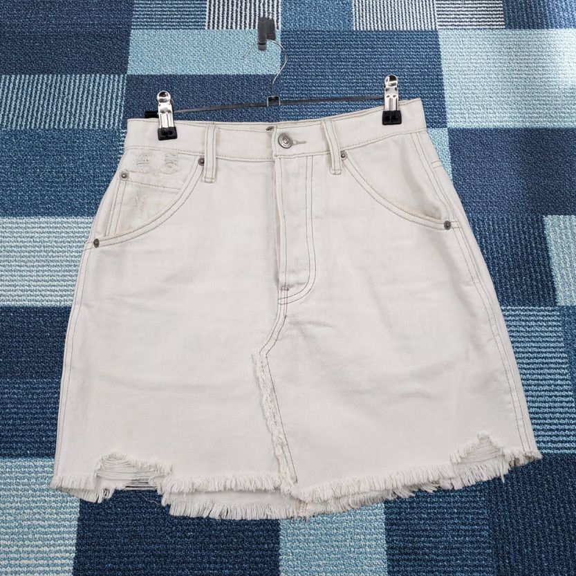 Vintage We The Free Skirt Womens 24 White Button Fly Cut Off Mini Short Denim Skirt Size 42" / US 20 - 1 Thumbnail