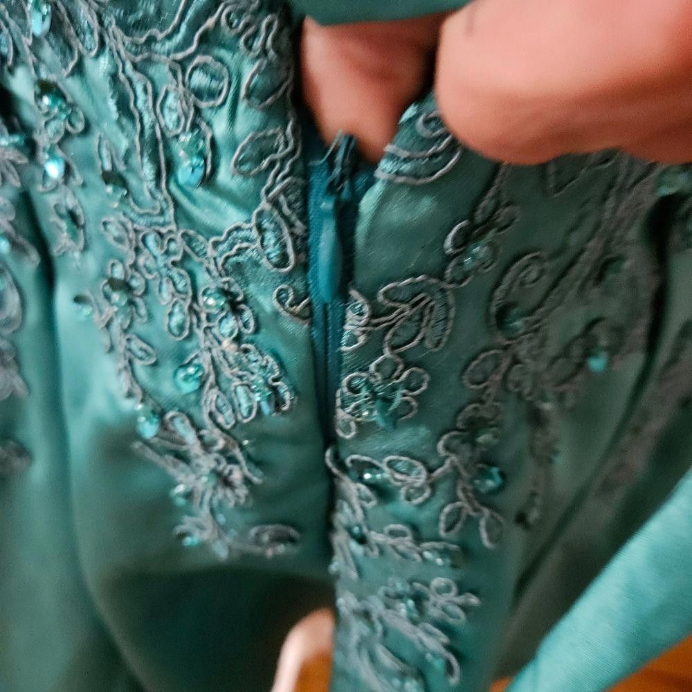 Designer Kikiprom Elegant Green Lace Off-Shoulder Dress Size L / US 10 / IT 46 - 6 Thumbnail