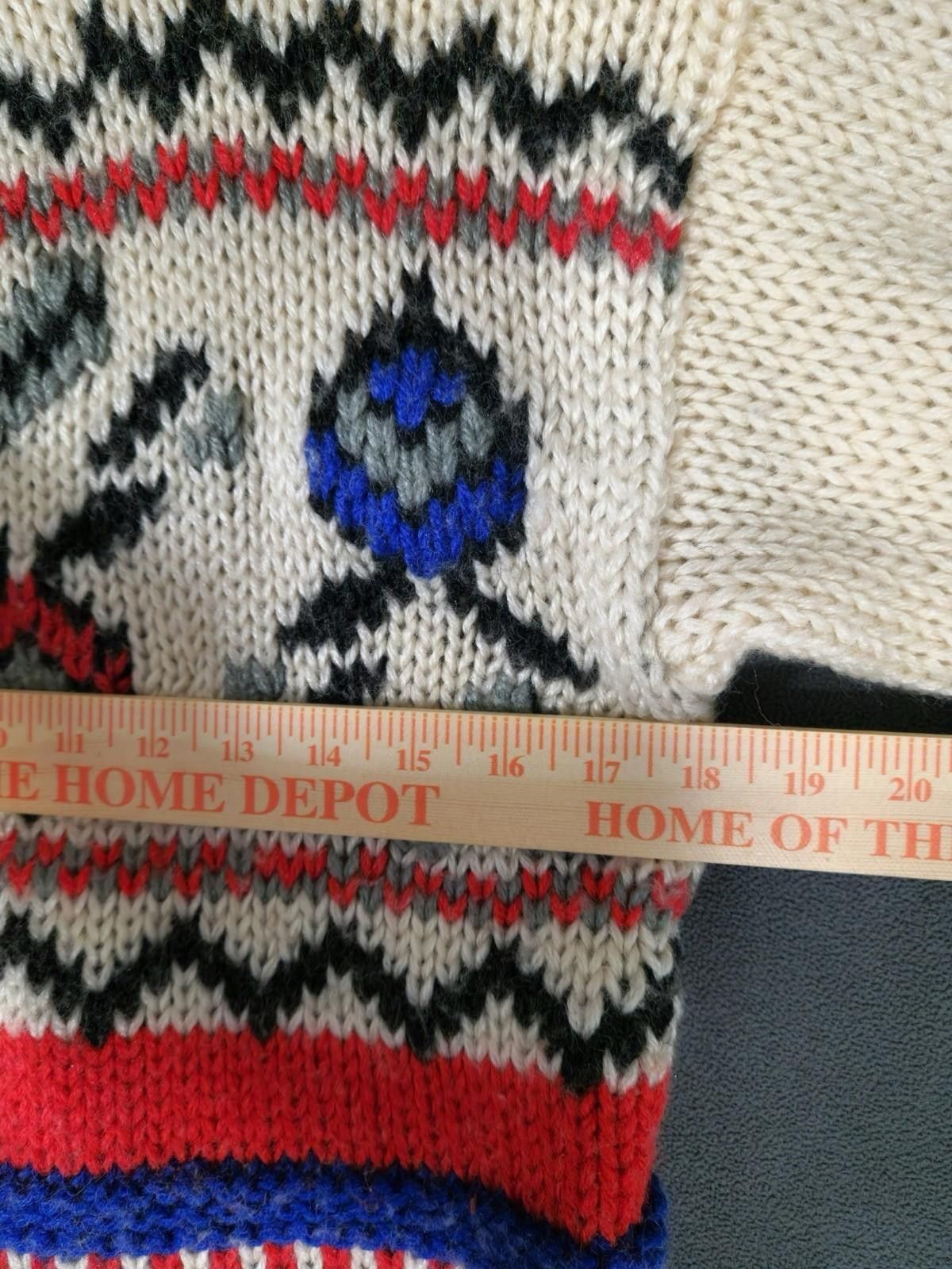 The Unbranded Brand Vintage Petites, Hand Knit Sweater (Women’s Petite) Size M / US 6-8 / IT 42-44 - 3 Thumbnail
