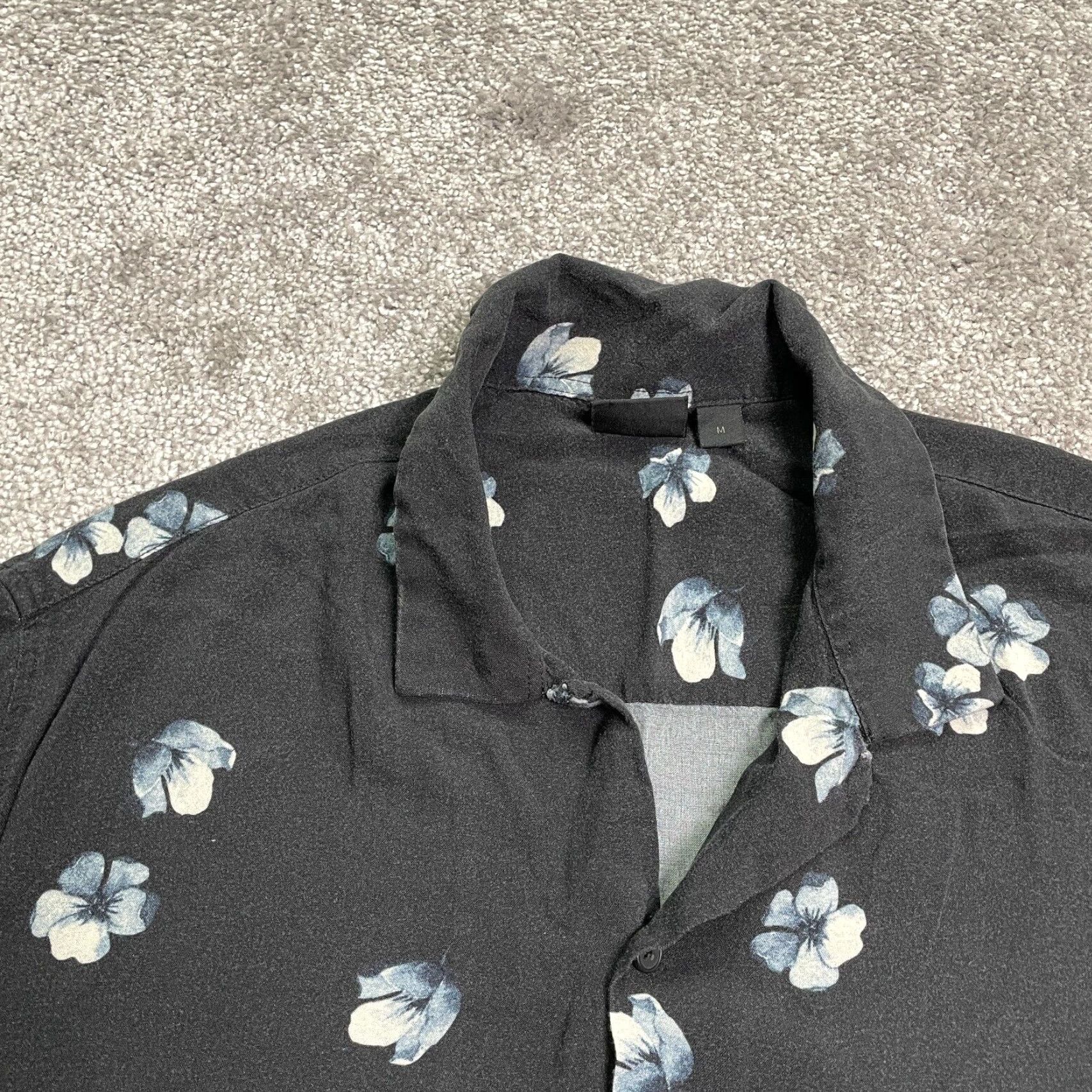 Asos ASOS Mens Hawaiian Shirt Short Sleeve Button-Down Black Floral Viscoose 2XL Adult Regular Mens Tropical Casual Buttons Shirt Size US XXL / EU 58 / 5 - 3 Thumbnail