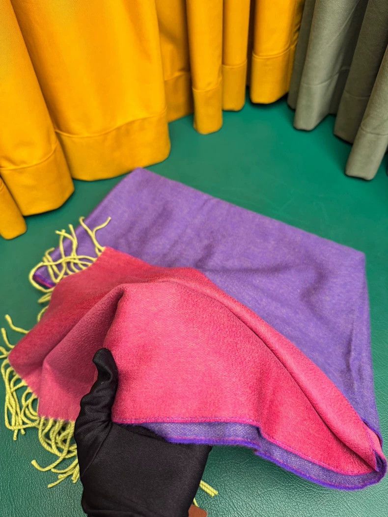 Loro Piana LORO PIANA Purple and pink pink scarf, 100% cashmere mater Size ONE SIZE - 6 Thumbnail
