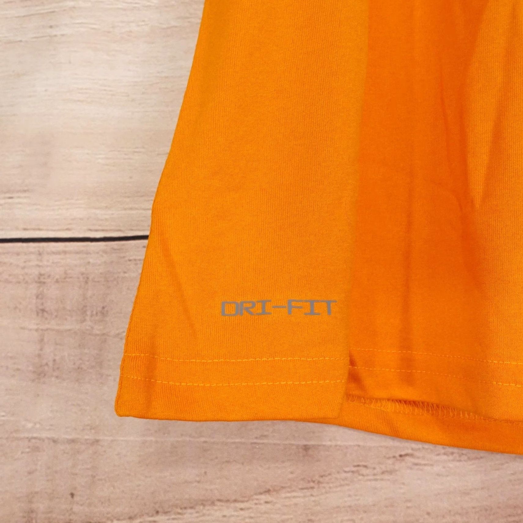 Nike Nike Shirt Womens Small Orange Dri-FIT Athletic Training Tee Lightweight CU7599-879 Size S / US 4 / IT 40 - 3 Thumbnail
