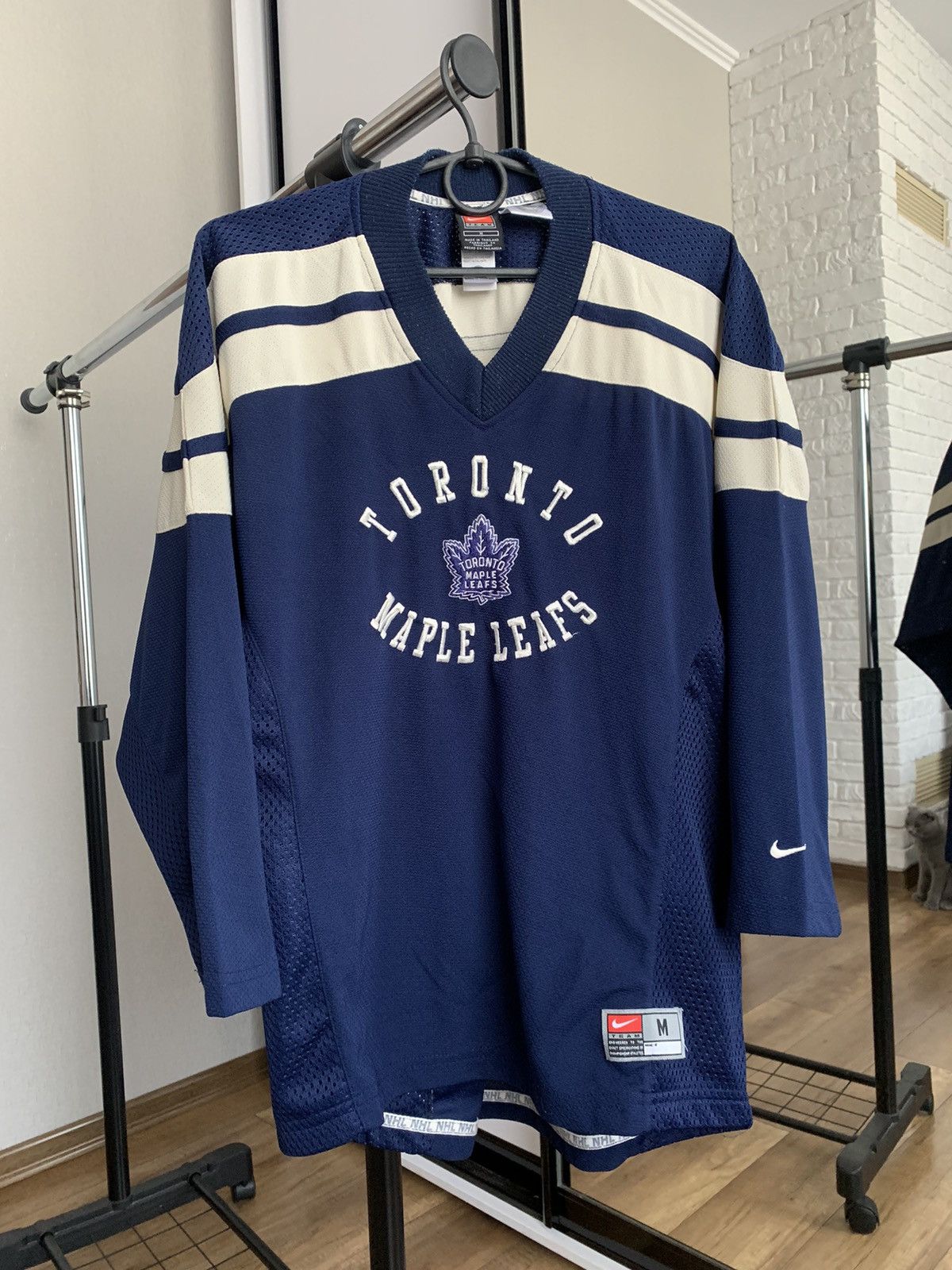 Vintage Nike Toronto Maple Leafs Hockey Jersey (Size L) — Roots
