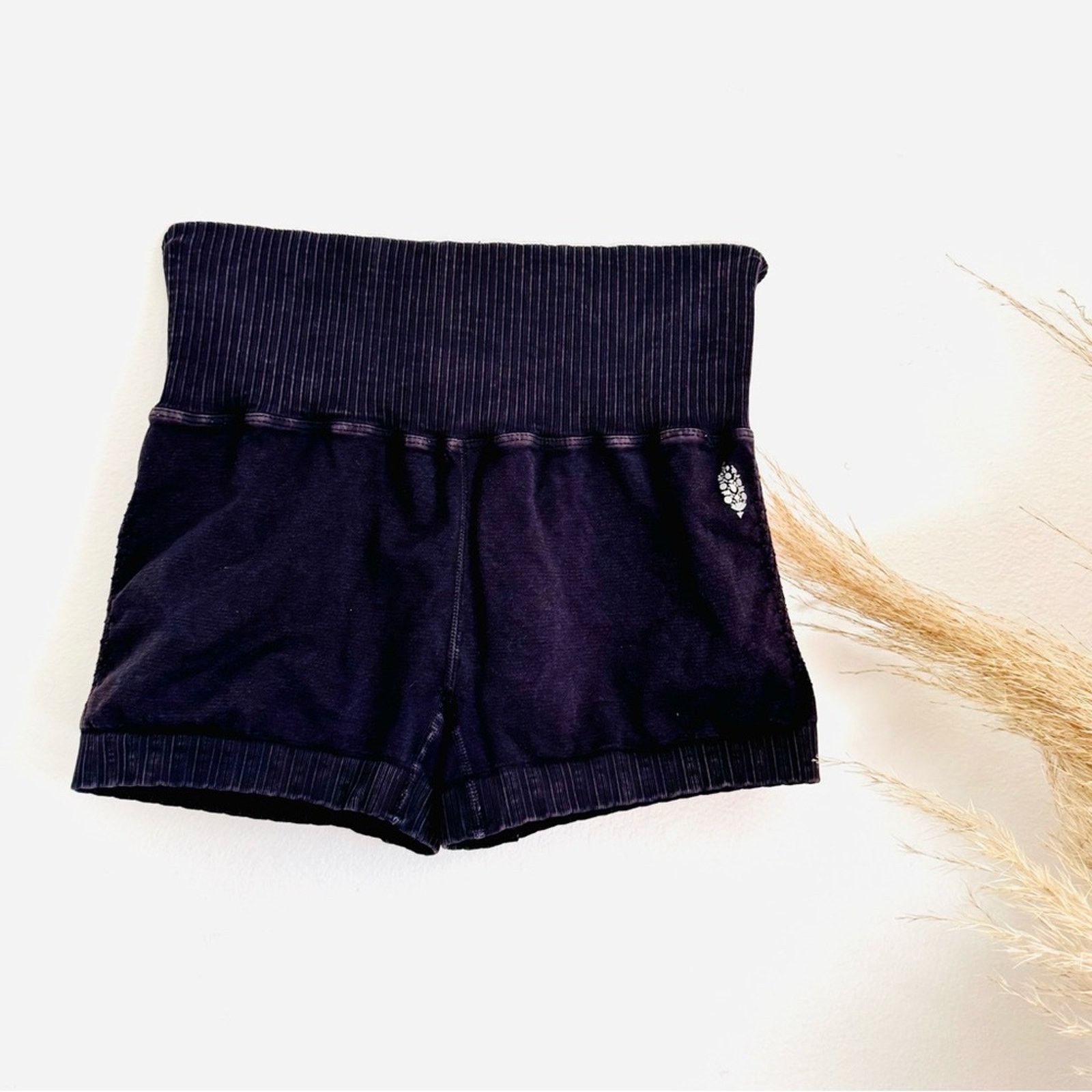 Free People FREE PEOPLE Washed Black Good Karma High Rise $50 Mini Short Size 28" / US 6 / IT 42 - 2 Thumbnail