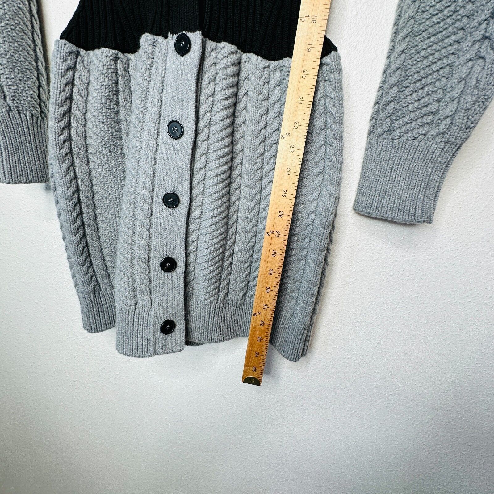 Alexander McQueen Alexander McQueen Gray Knit Black Waist VNeck Sweater Dress Size M / US 6-8 / IT 42-44 - 14 Thumbnail