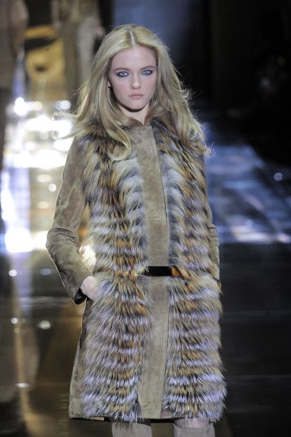 Gucci F/W 2010 RUNWAY SUEDE LEATHER COAT WITH FOX FUR LONG COLLAR Size M / US 6-8 / IT 42-44 - 1 Thumbnail