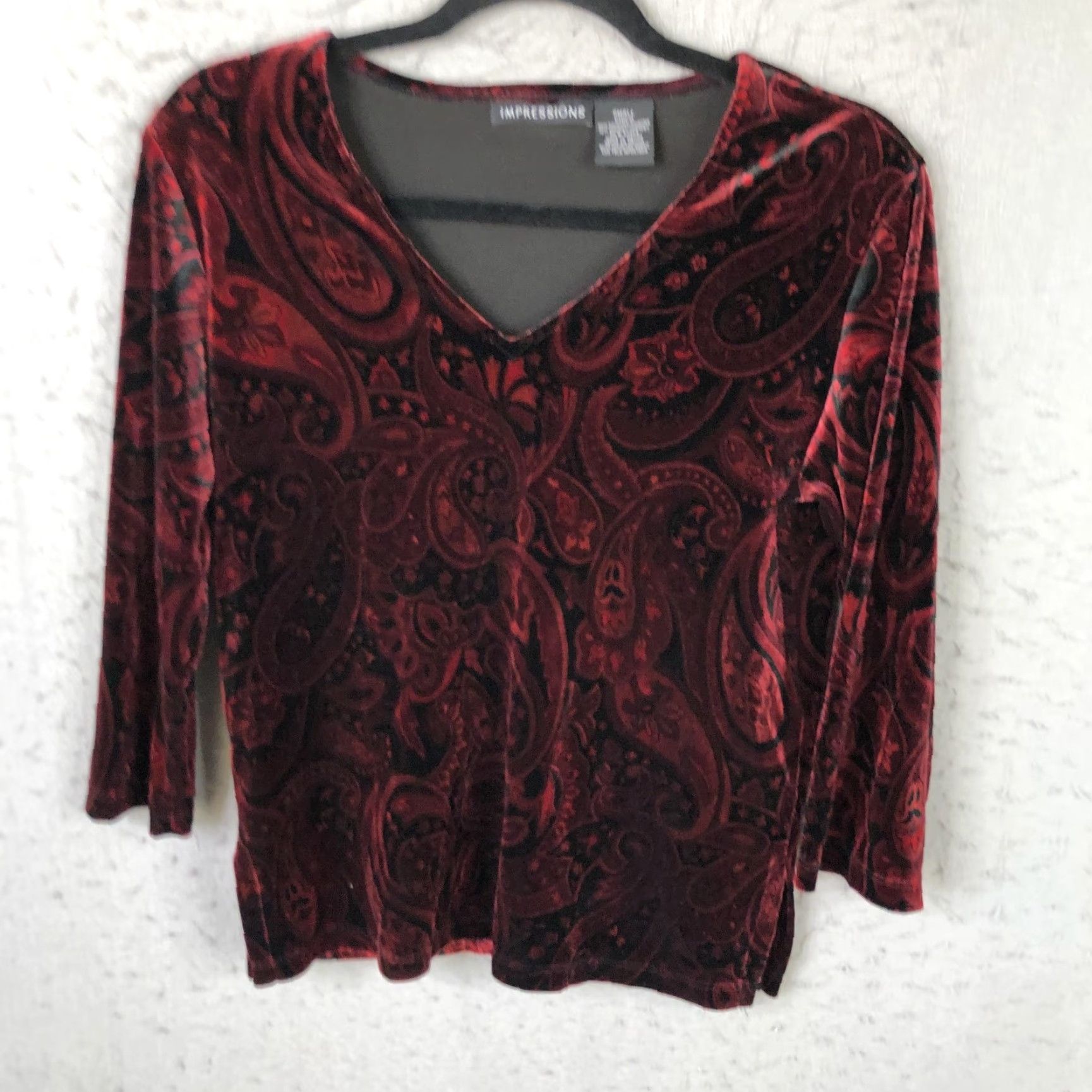 Vintage Impressions Blouse Womens Small Red Paisley Velvet V-Neck 3/4 Sleeve Whimsigoth Retro Shirt Womens, Red, Paisley, Velvet, V-Neck, 3/4 Sleeve, Small Size S / US 4 / IT 40 - 2 Thumbnail