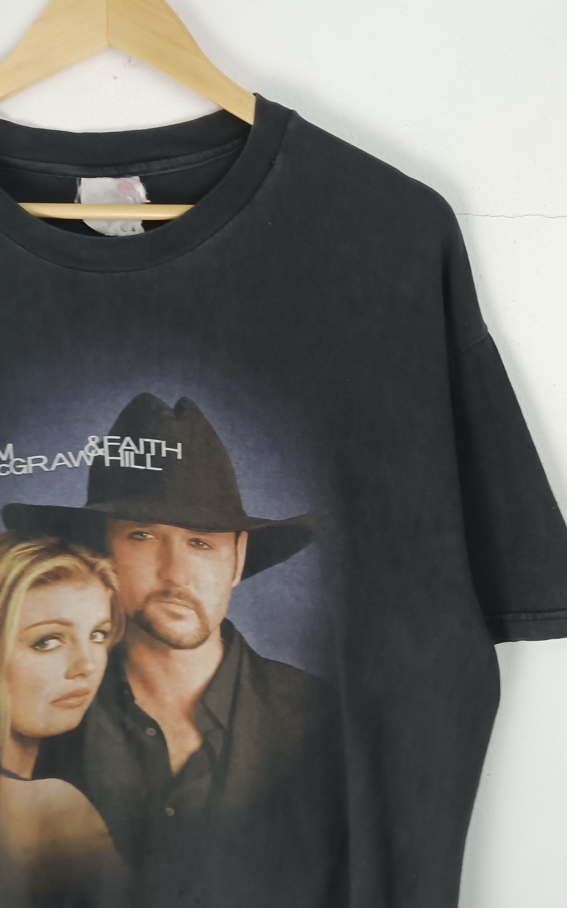 Vintage RARE🔥VINTAGE 2000's FADED FAITH HILL & TIM MCGRAW TOUR TEES Size US L / EU 52-54 / 3 - 9 Thumbnail