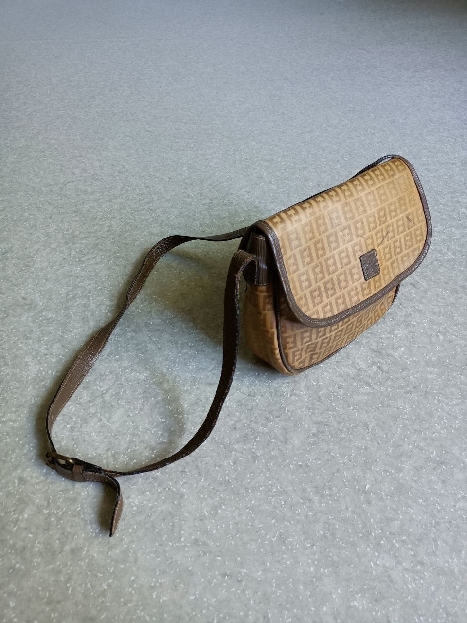 Fendi 💥Rare💥Authentic Fendi Roma Crossbody monogram bag Size ONE SIZE - 3 Thumbnail