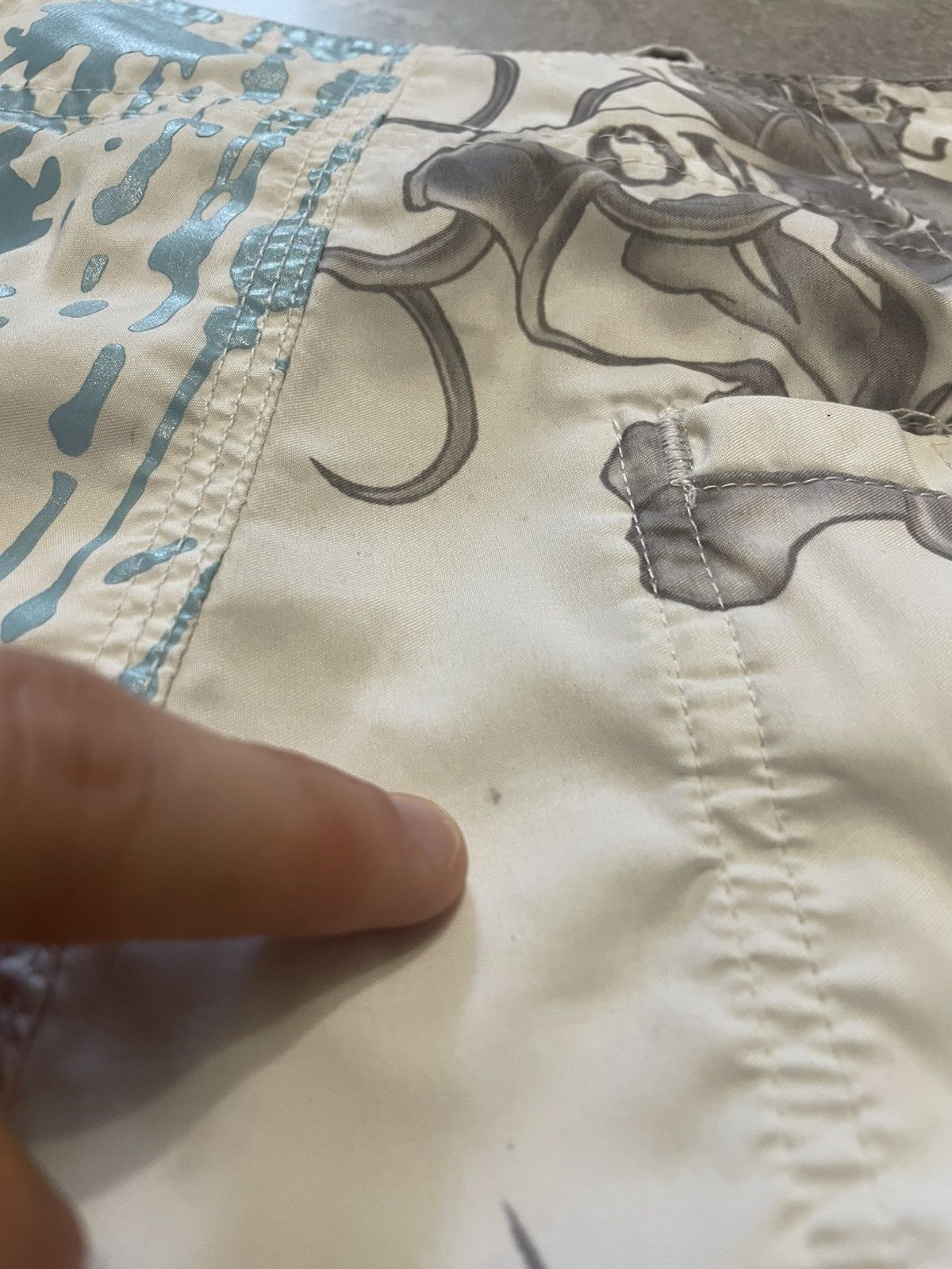 Ed Hardy × Vintage Vintage Ed Hardy Skulls Y2K Shorts Size US 32 / EU 48 - 17 Thumbnail