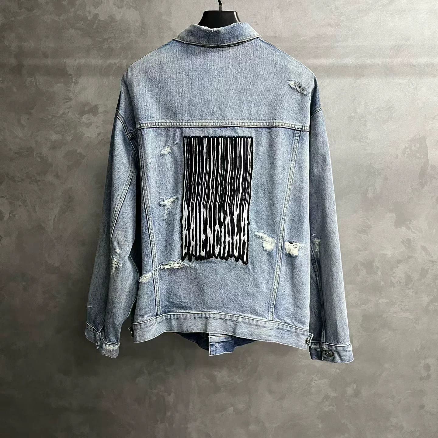 Balenciaga balenciaga oversized light blue denim jacket Size US S / EU 44-46 / 1 - 5 Thumbnail