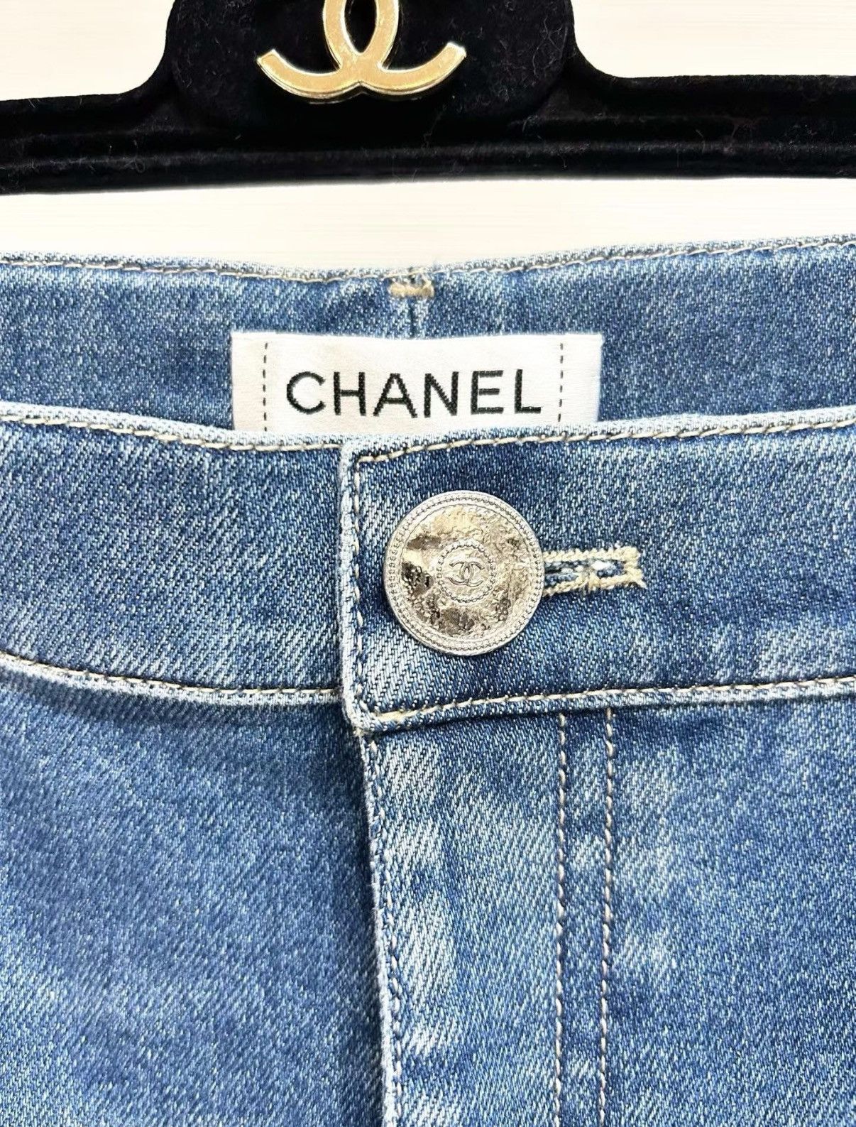Chanel Chanel F42 Blue Logo Print Skinny Jeans J33 Size 28" / US 6 / IT 42 - 2 Thumbnail