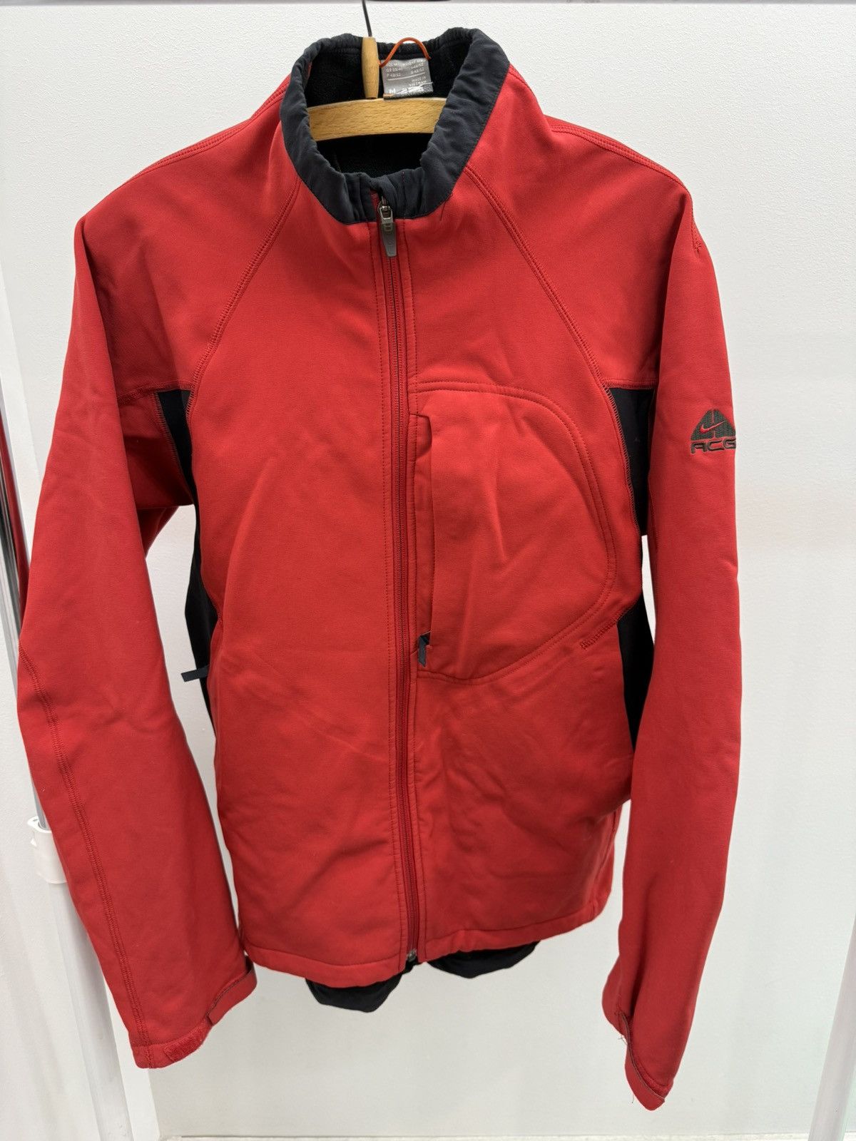 Nike ACG Nike ACG Red Technical Track Light Softshell Jacket Size US M / EU 48-50 / 2 - 1 Thumbnail