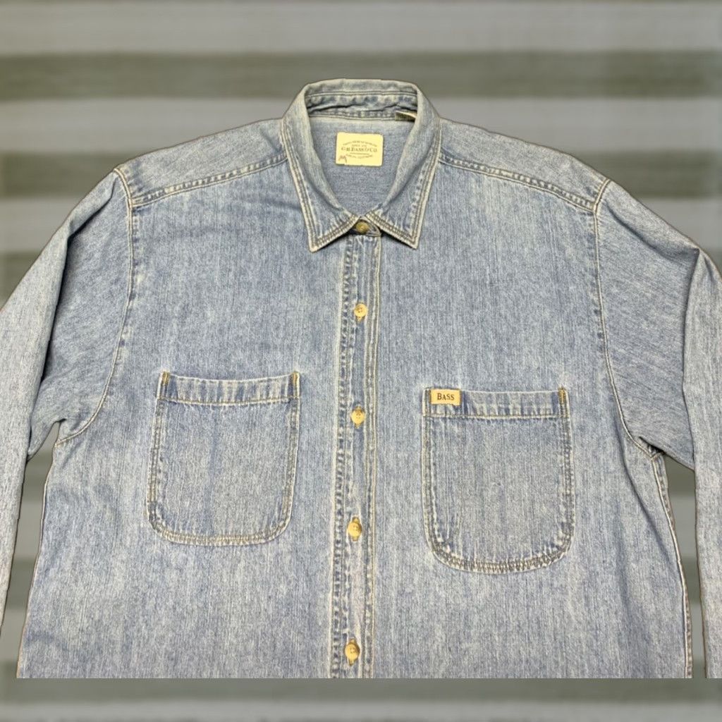 Vintage G.H. Bass Woman’s Button-Up Shirt Sky Blue Size Small 2 Front Pockets Bass Tab Shirt Womens Button-Up Casual Cotton Solid Long Sleeve Size S / US 4 / IT 40 - 1 Thumbnail