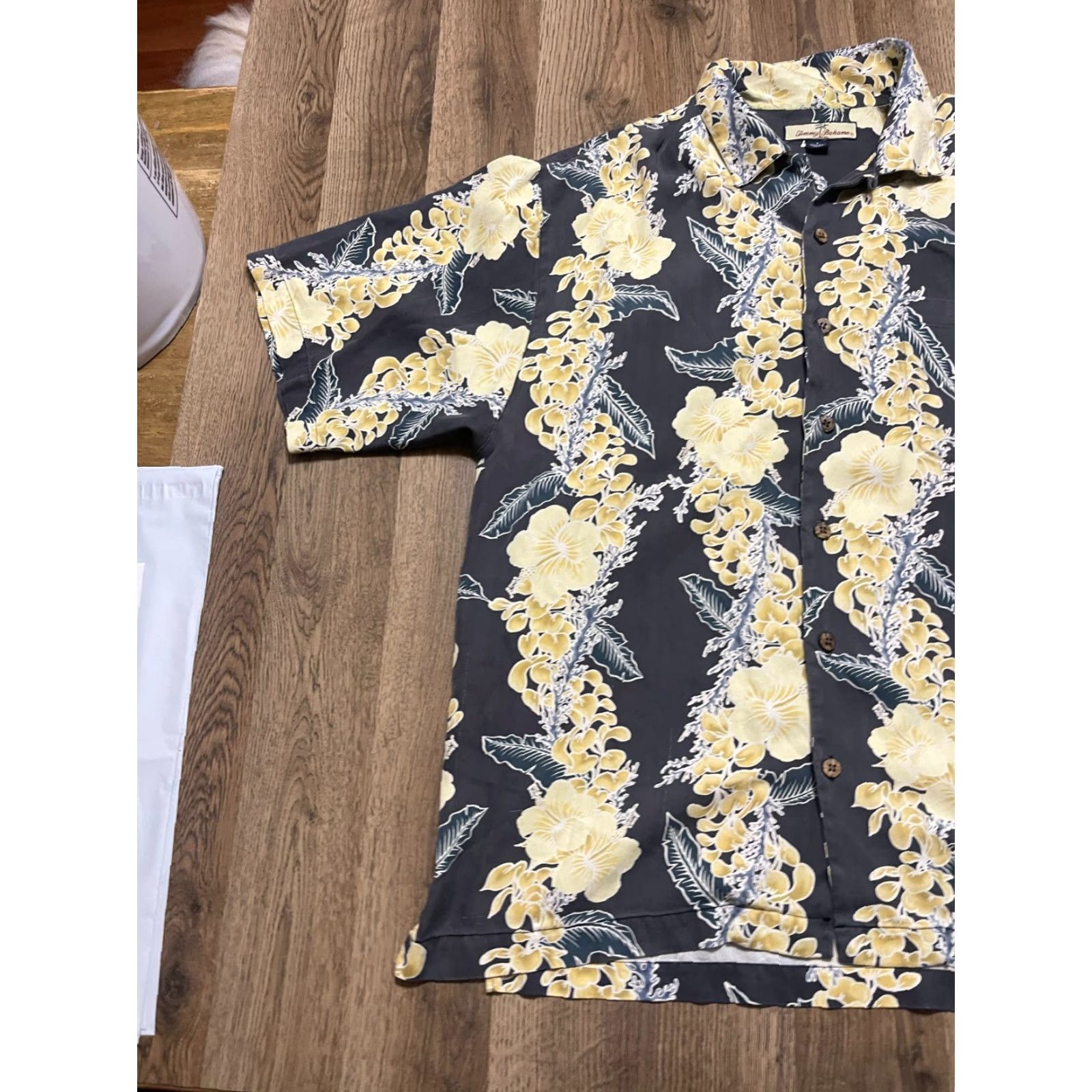 Tommy Bahama Tommy Bahama Shirt Men's Large Size L Grey Yellow Floral Button Up 100% Silk Button-Up Short Sleeve Casual Regular Mens Size US L / EU 52-54 / 3 - 3 Thumbnail