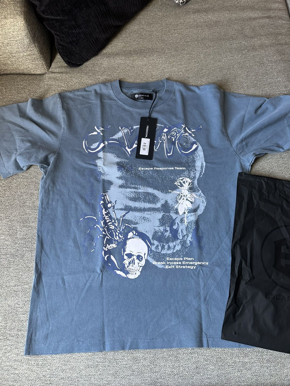 Other Escape plan t-shirt Size US L / EU 52-54 / 3 - 1 Thumbnail