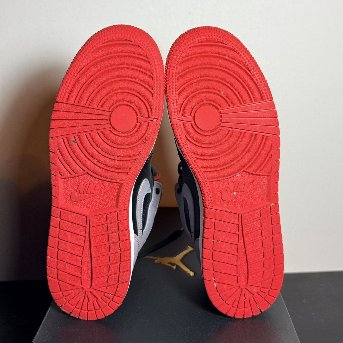 Nike Jordan 1 Mid GS (BIG KIDS) Size US 6.5 / EU 39-40 - 9 Thumbnail